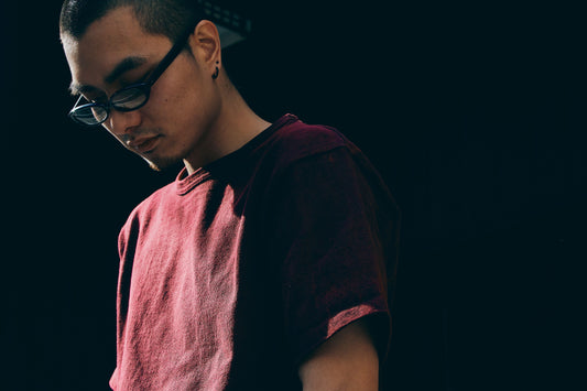 “育てる一枚” − 5番相当双糸で編み立てたエクストラヘビー天竺Tシャツ