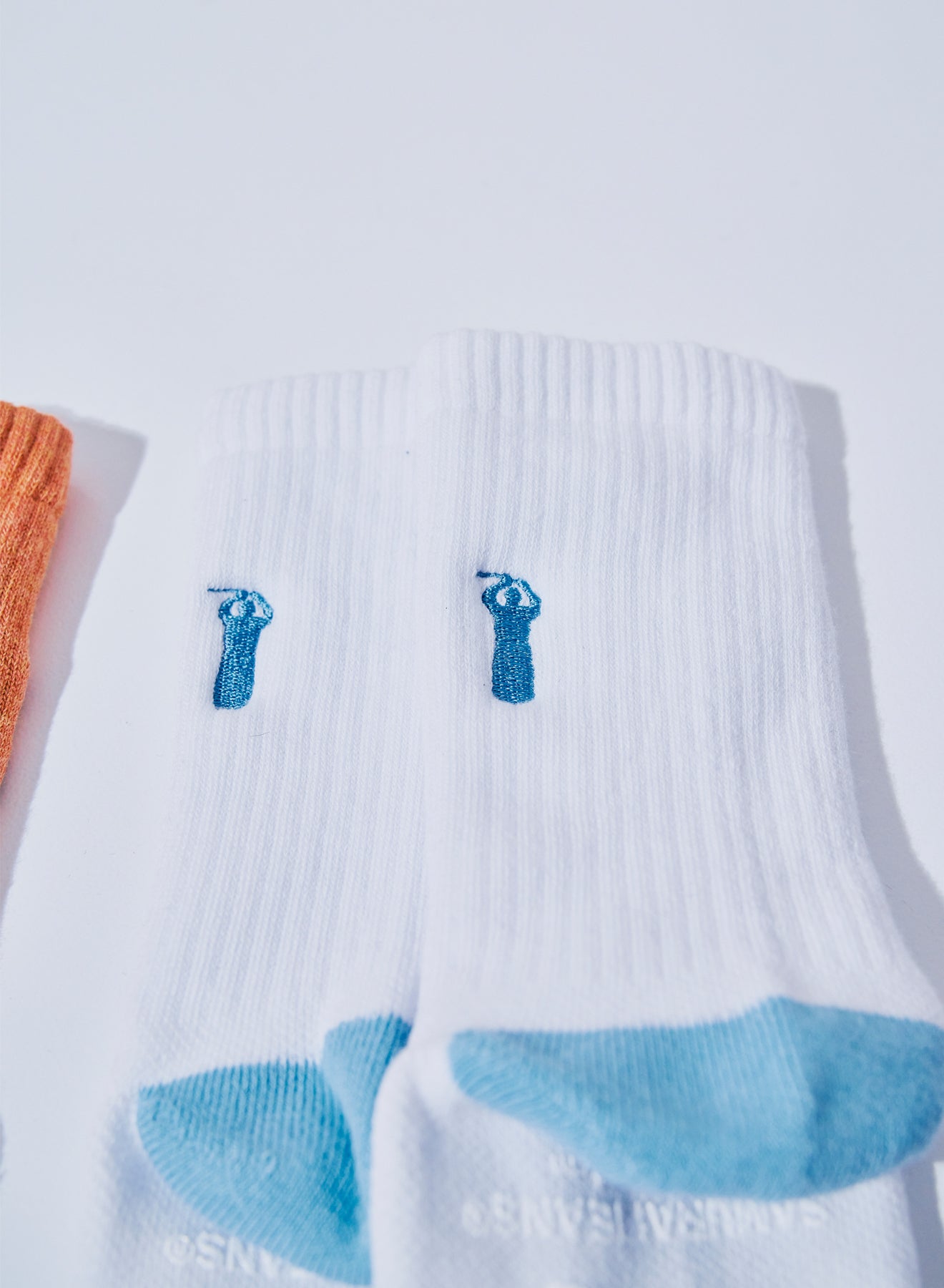 SJKS25-NEL 刺繍クルーソックス